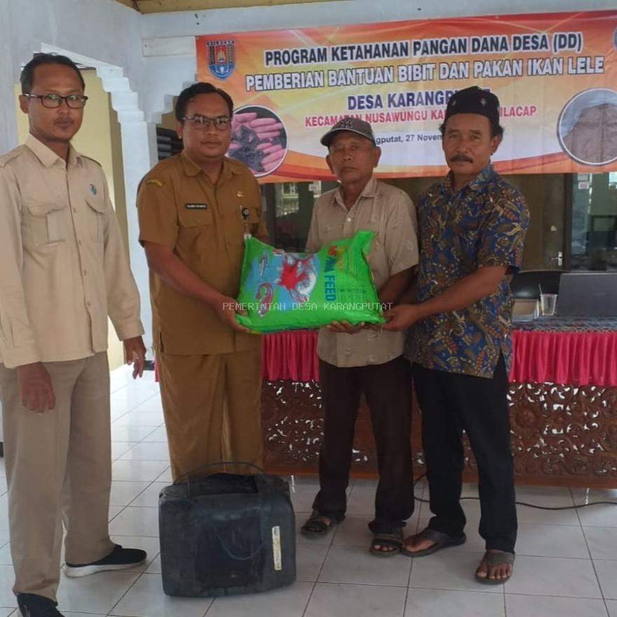 PEMBERIAN BIBIT IKAN DAN PAKAN IKAN, PROGRAM KETAHANAN PANGAN DANA DESA (DD)